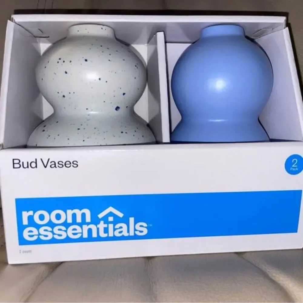 Room Essentials 2 Pack Bud Vases New in Box College Trendy Elegant Artsy